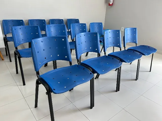 Conjunto de Cadeiras Azul - Ideais para Sala de Espera ou Auditório