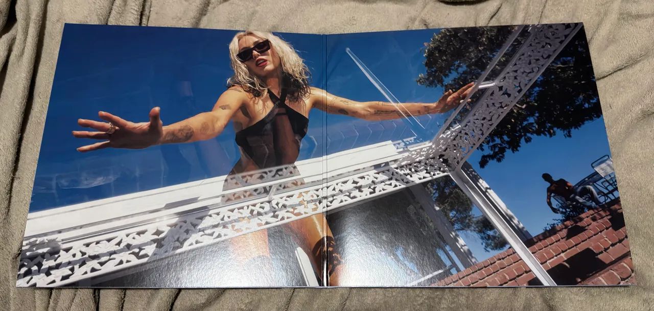 Vinil Miley Cyrus - Endless Summer Vacation (disco branco) - Foto 2