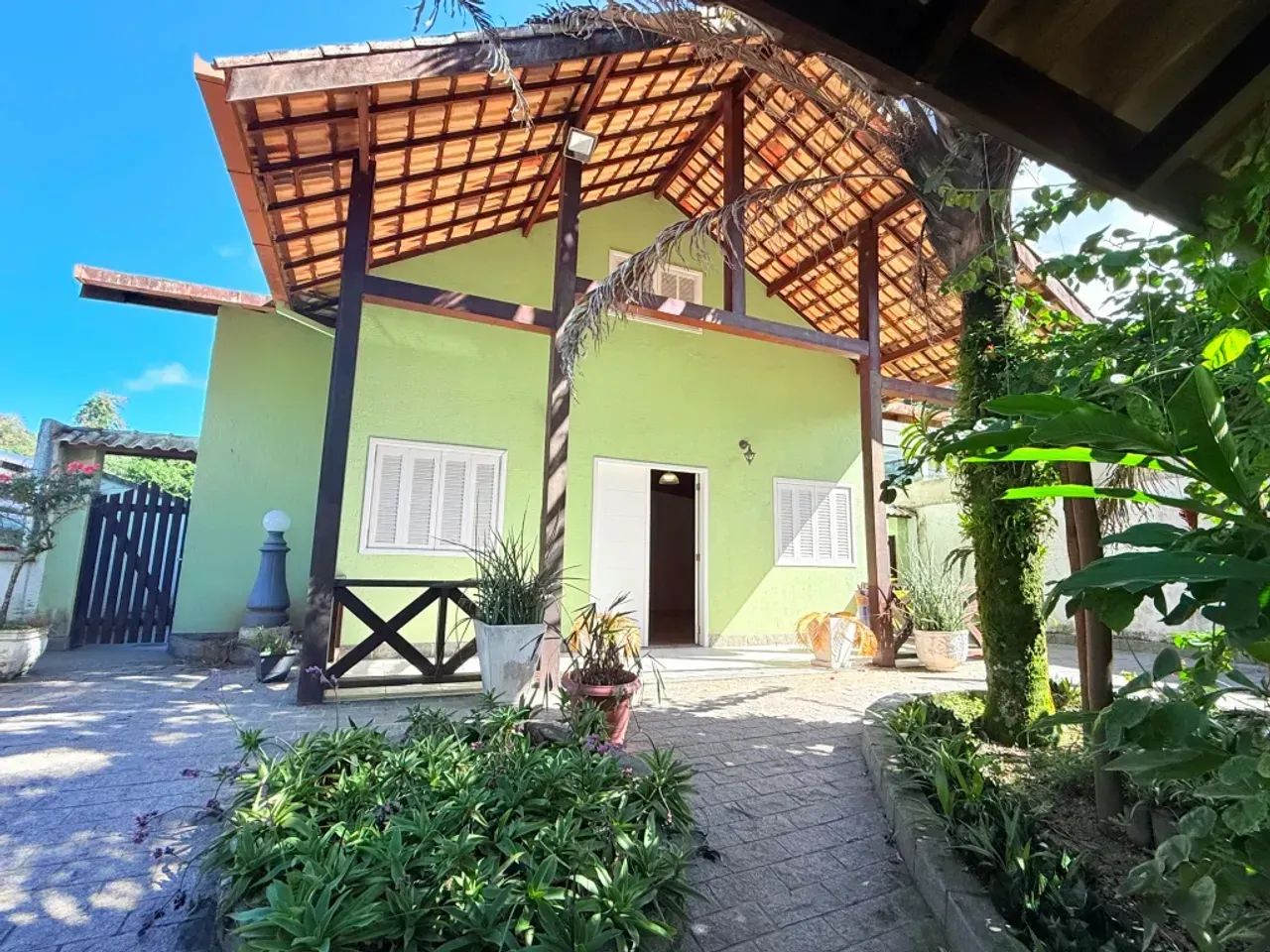 CASA LINEAR COM 03 SUÍTES EM CONDOMÍNIO FECHADO  CORUJAS - Foto 2
