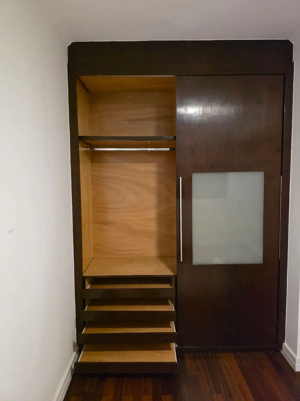Guarda roupa de madeira de embutir  - Foto 3