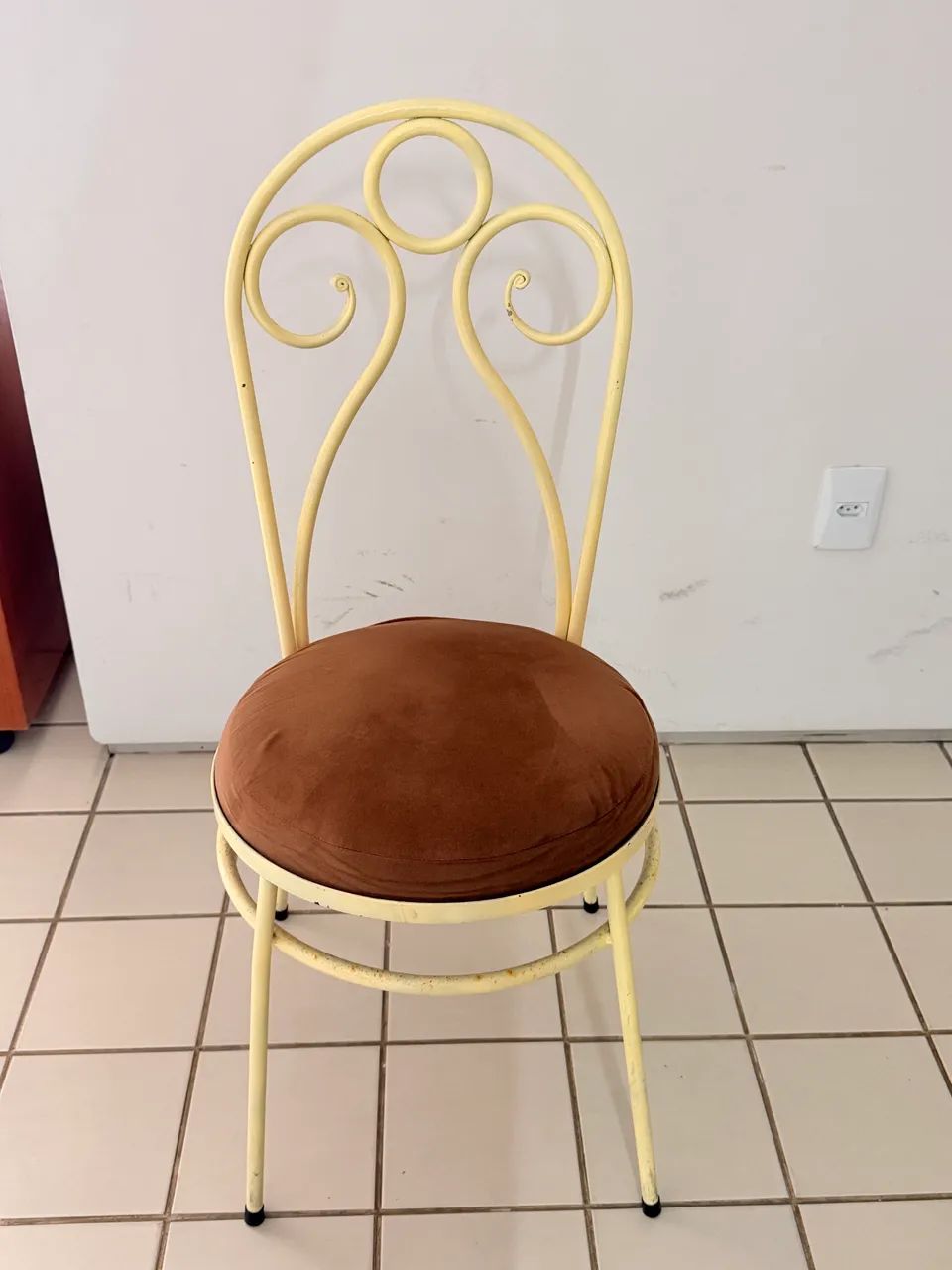 Mesa clássica com seis cadeiras 1,80 x 1m  - Foto 4