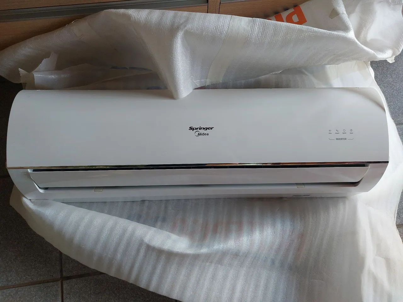 2 Ar Condicionado MIDEA Q/F - 18000 e 22000