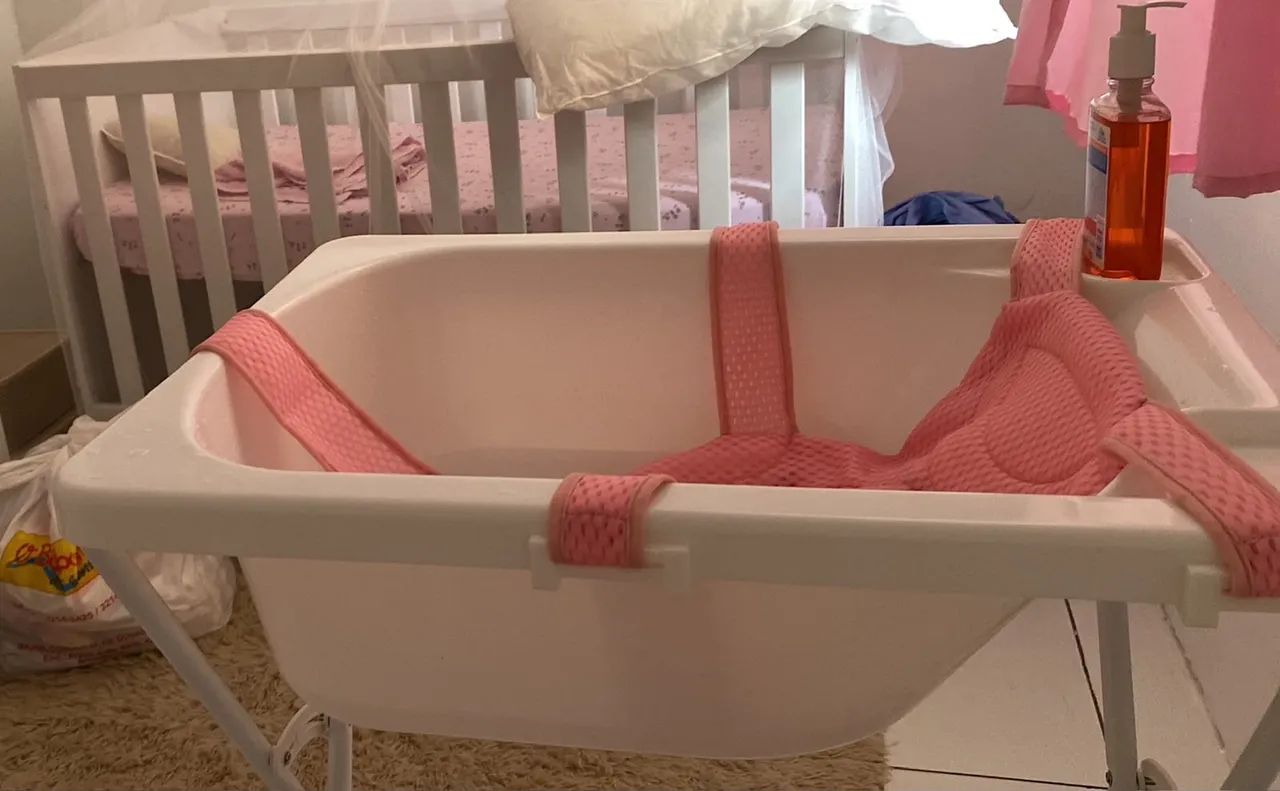 Banheira de bebe e cadeirinha de balanço  - Foto 2