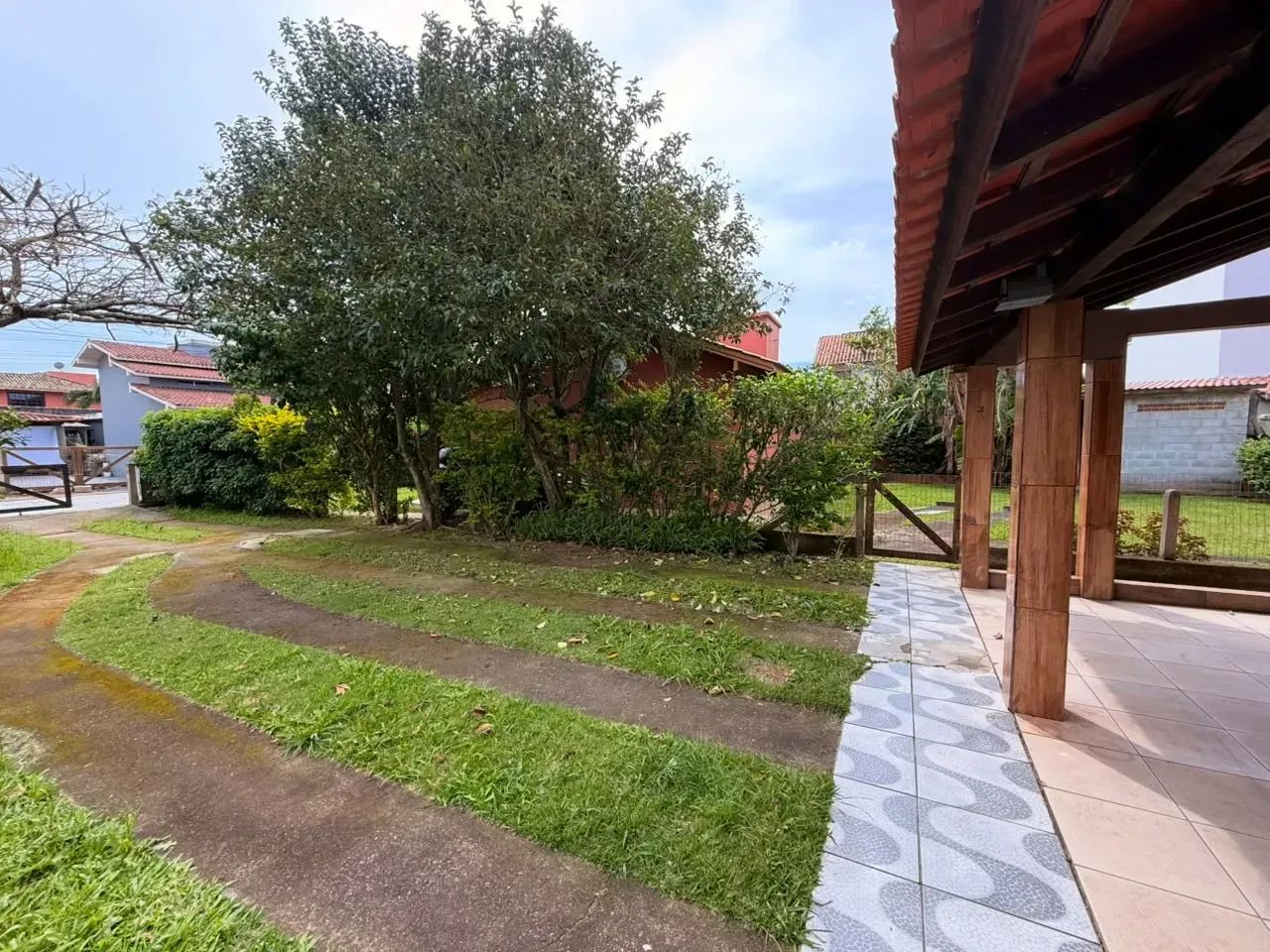 Casa com pátio individual em uma ótima localização. - Foto 4