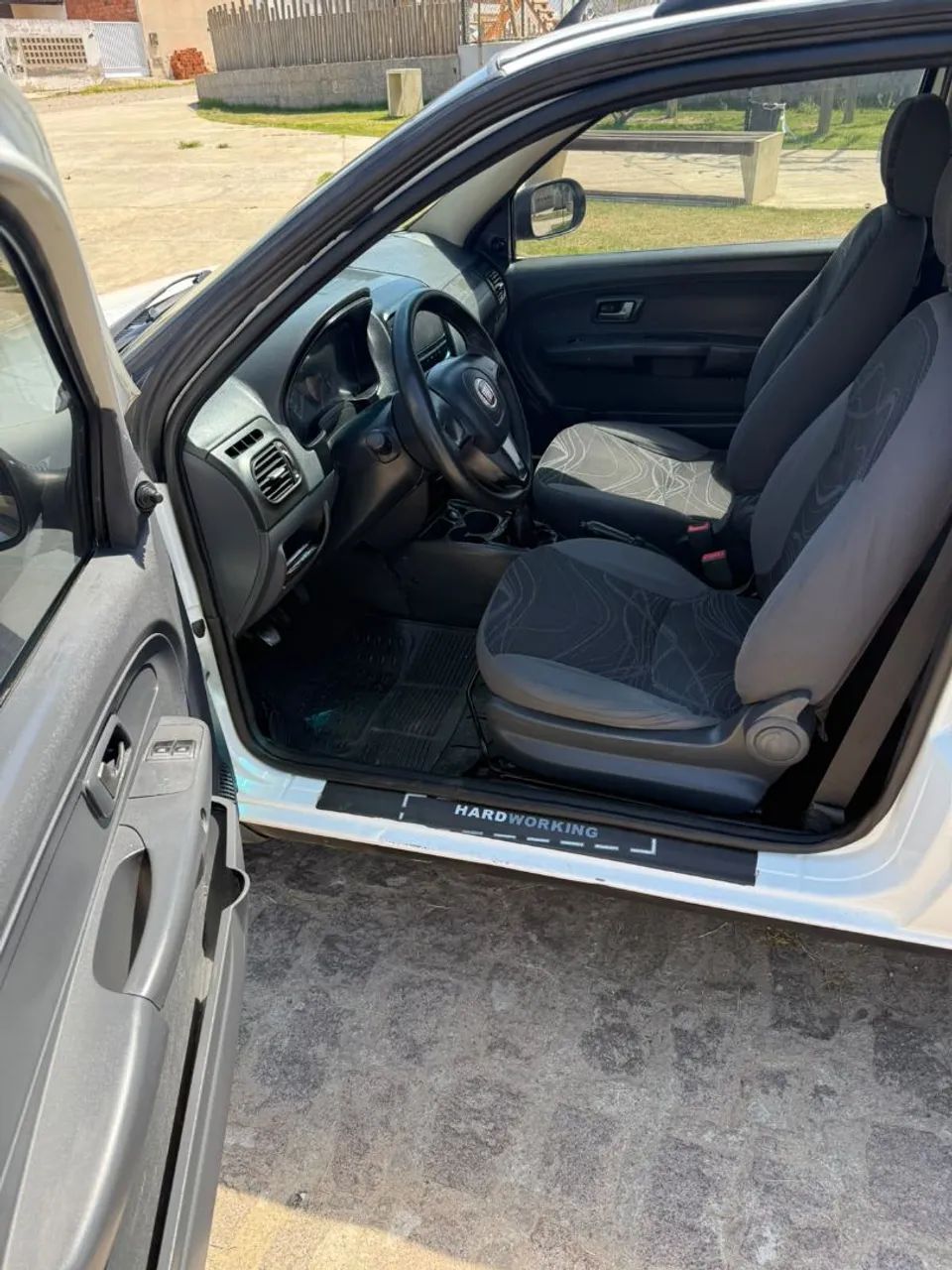 Fiat Strada Working Hard 1.4 Fire Flex 8V CE 2017 - Foto 4