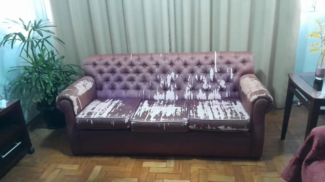 Sofá clássico 3 lugares. Chesterfield