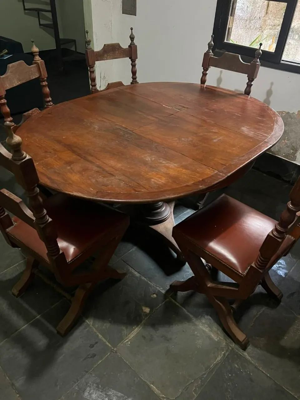 Mesa com 6 cadeiras raridade