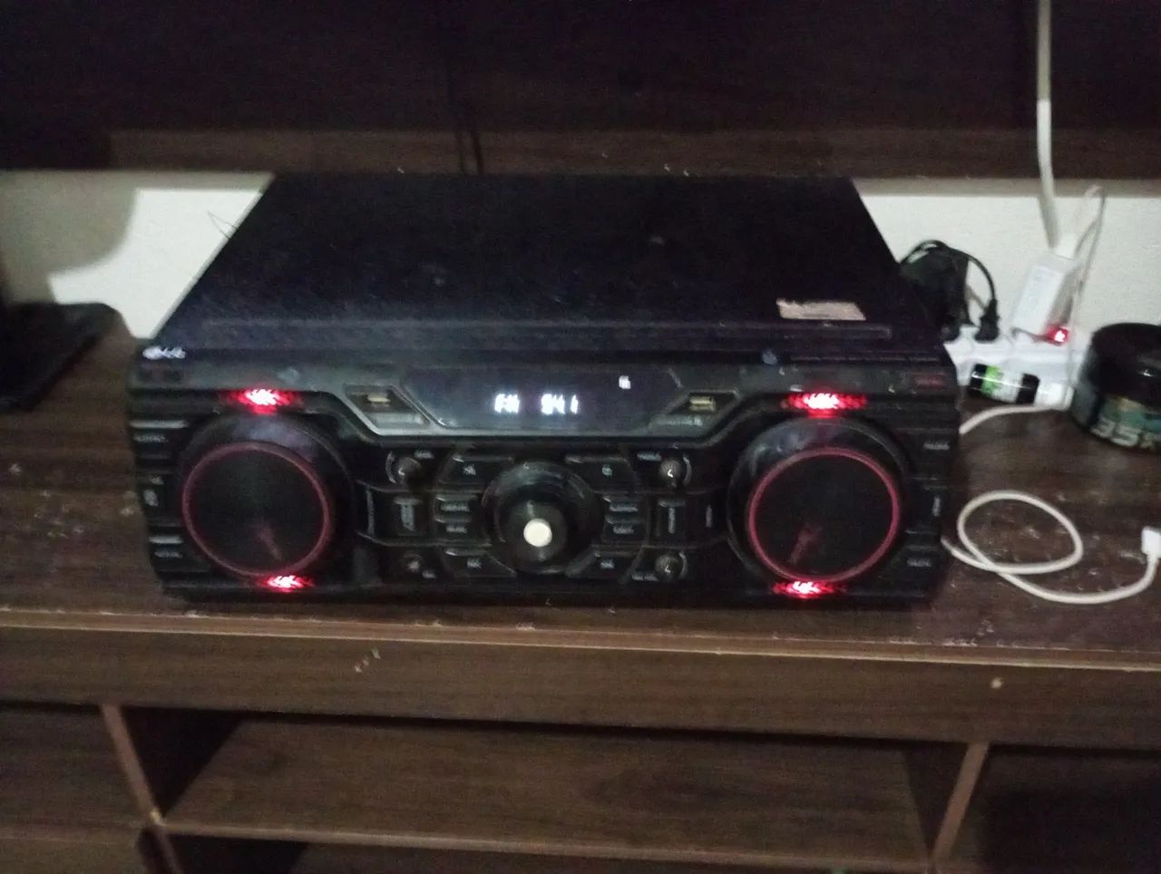 Vendo som LG em completa condições 
