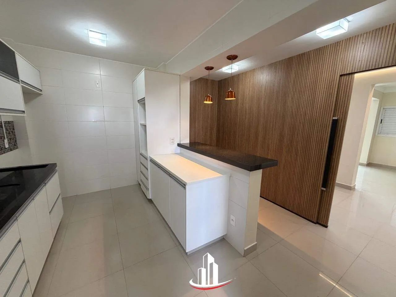 Apartamento duplex com 4 quartos sendo duas suítes, escritório e com 204 m2 de área útil - Foto 5