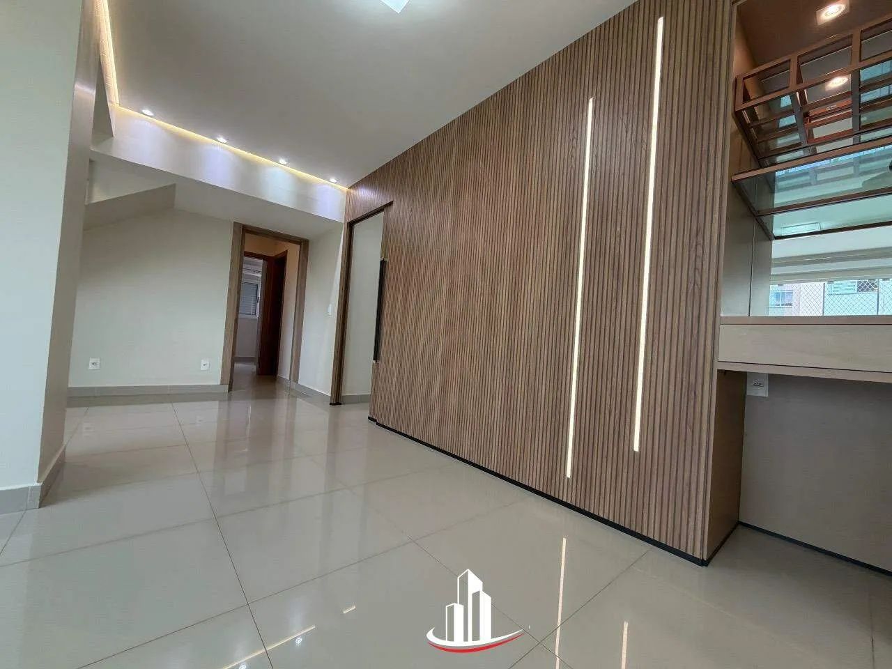 Apartamento duplex com 4 quartos sendo duas suítes, escritório e com 204 m2 de área útil - Foto 3