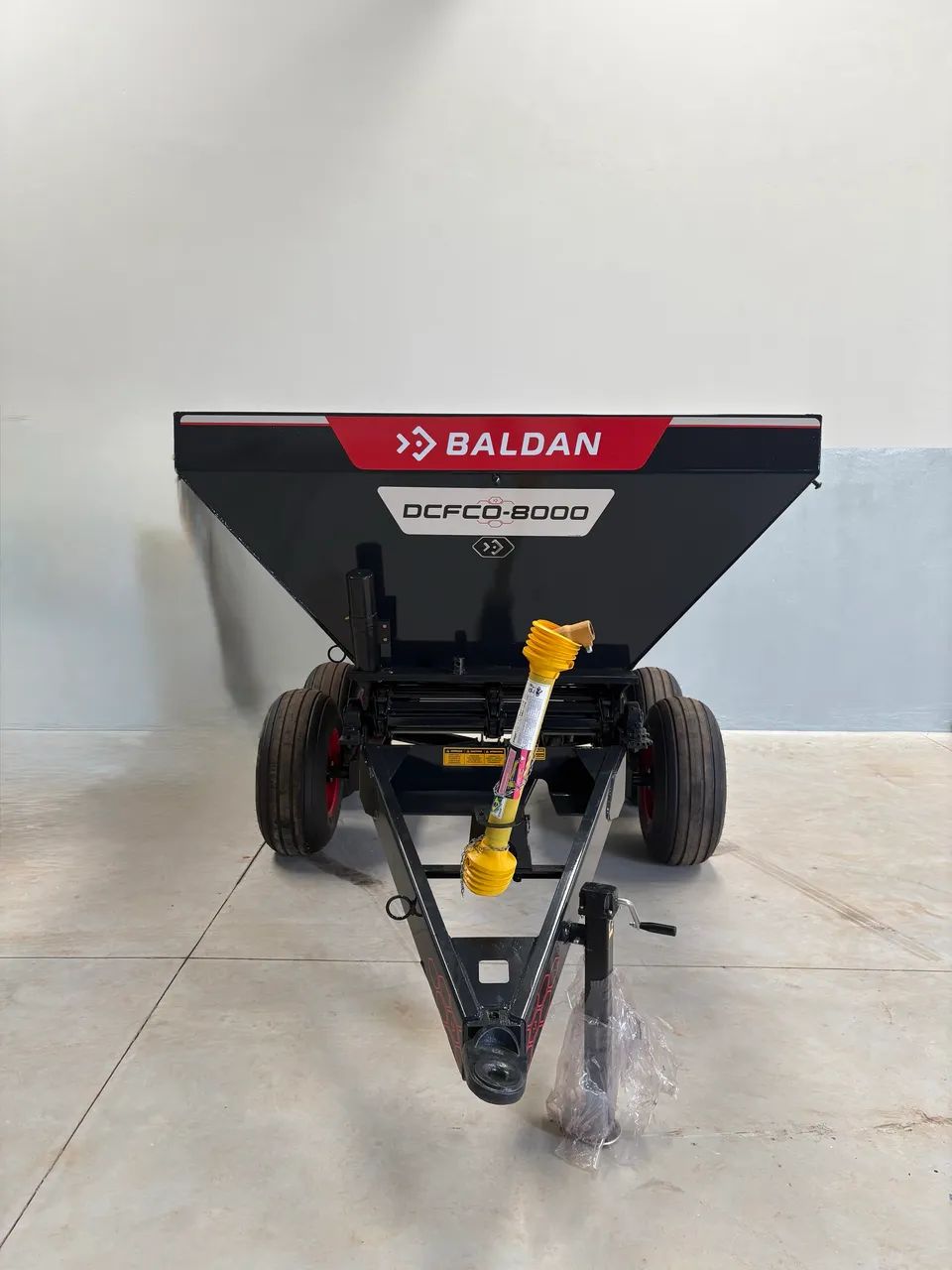 Distribuidor de Calcario modelo DCFCO 8000 Baldan - Foto 2