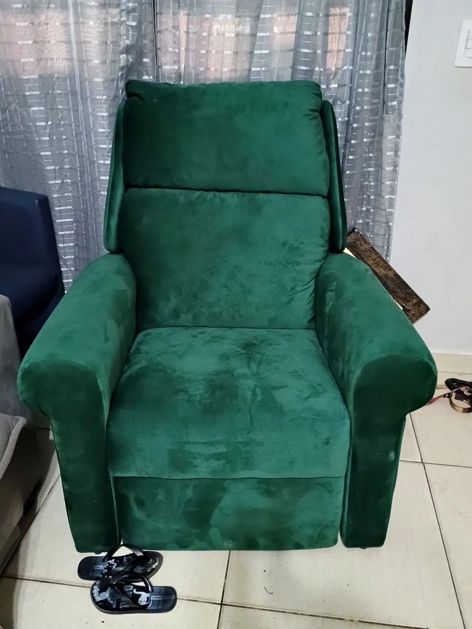 Reclining Armchair470064900164833280