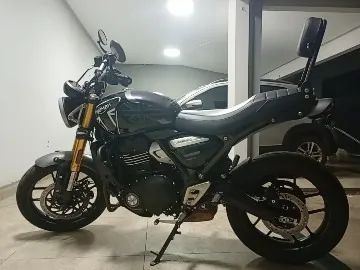 triumph Speed 400 preta com 1.400km nova