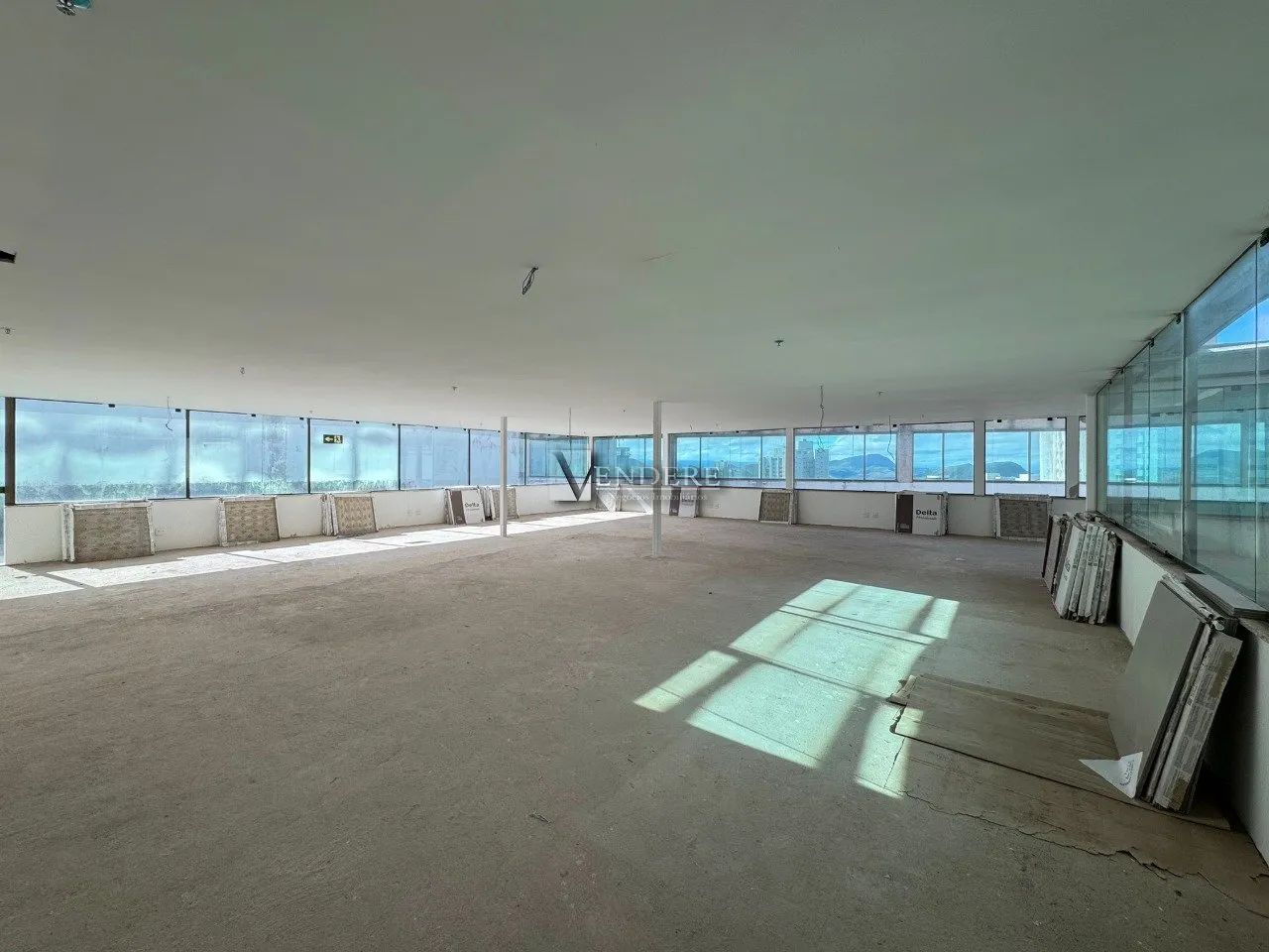 Sala comercial à venda no Vila da Serra