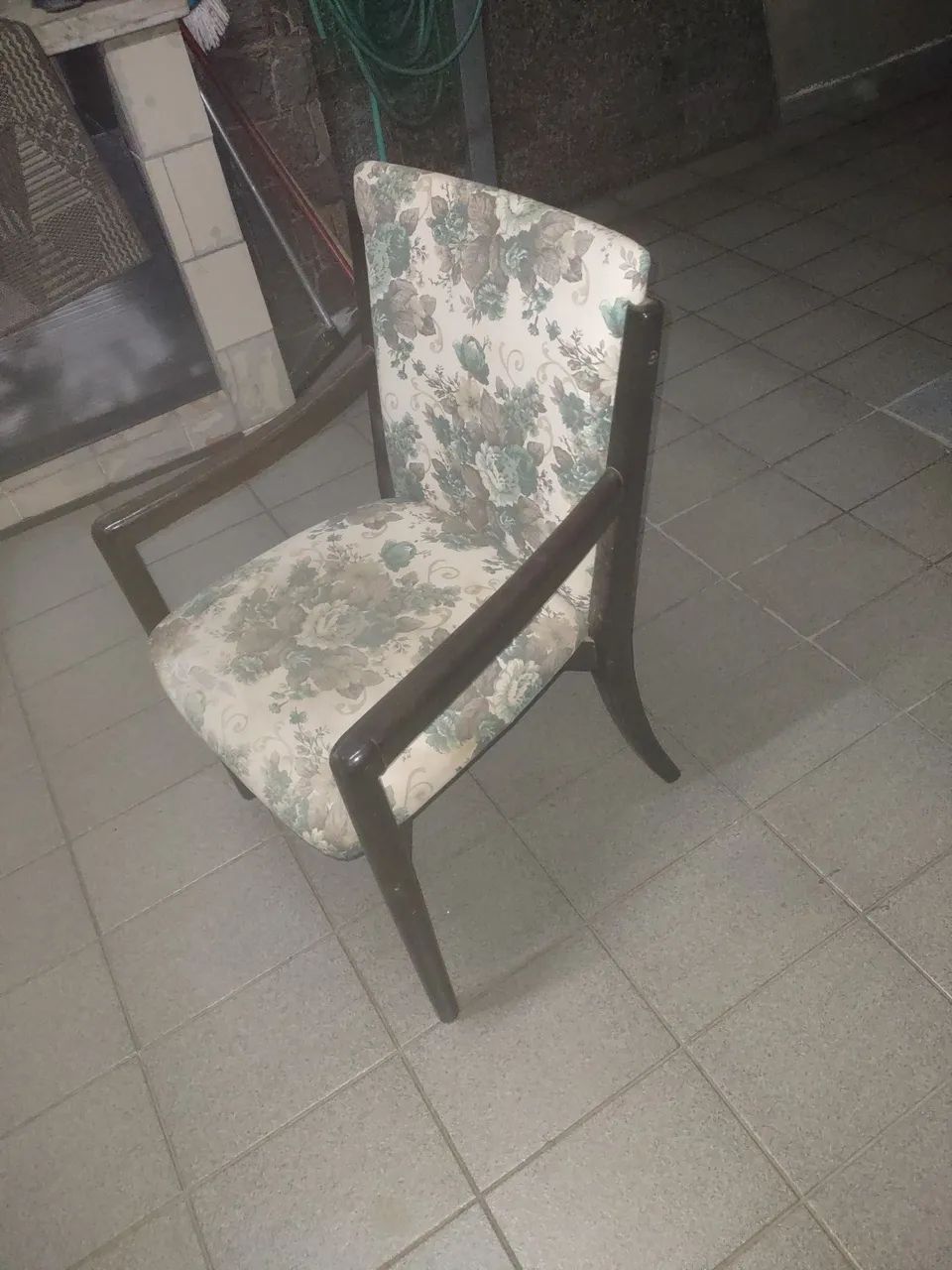 Cadeira bem antiga  - Foto 2