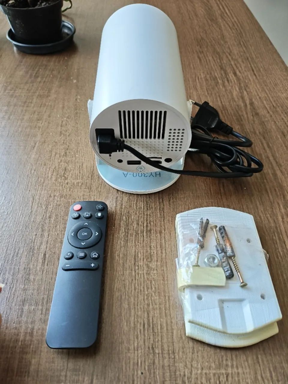 Projetor HY-300 com suporte de teto - Foto 3
