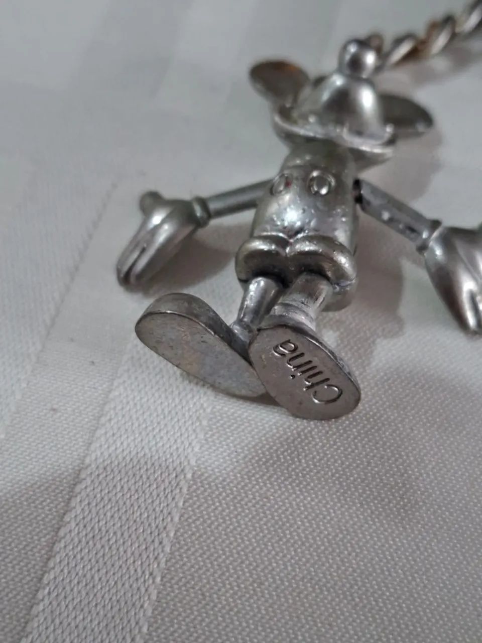 Chaveiro em metal representando o Mickey  - Foto 2