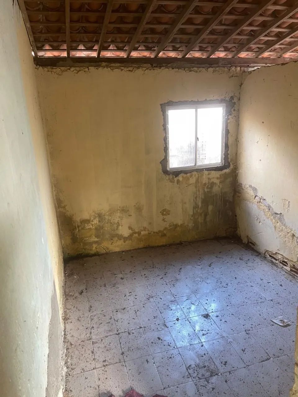 Casa a menos de dez minutos da UFS precisando de reforma completa - Foto 2