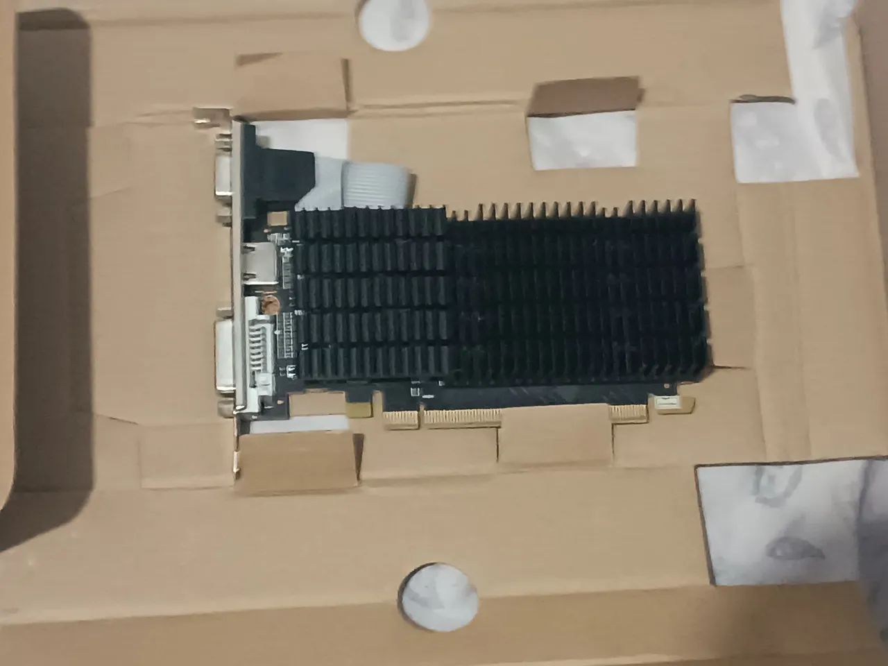 R5 220  2GB