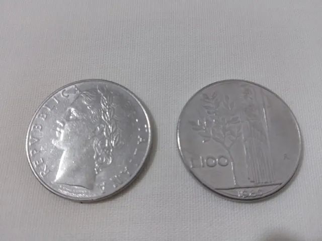 02 Moedas Italianas 100 liras - 1976 e 1980 - Foto 3