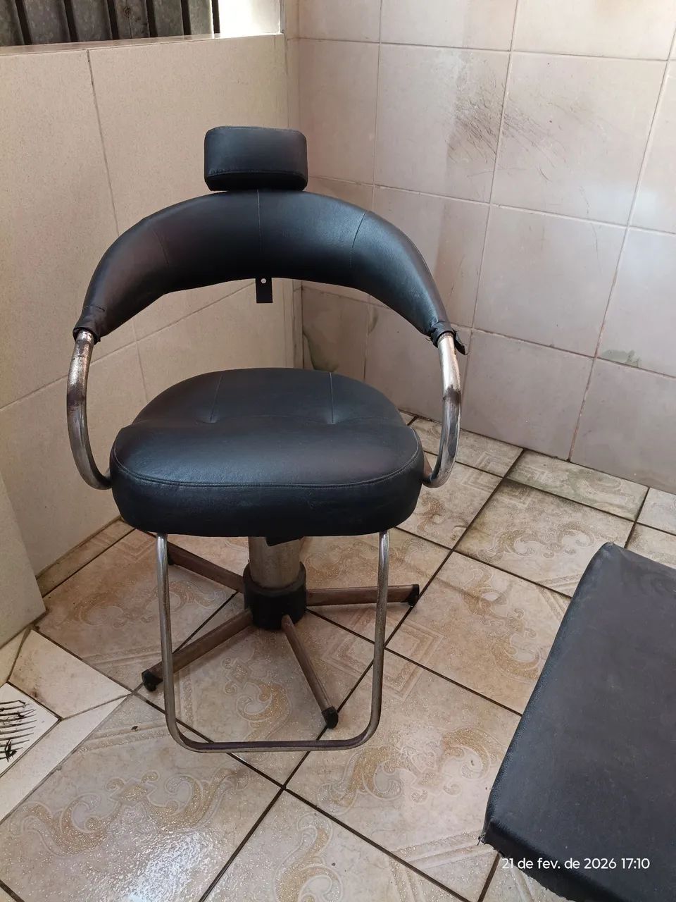 Doação Cadeiras para salão e banco - Foto 3