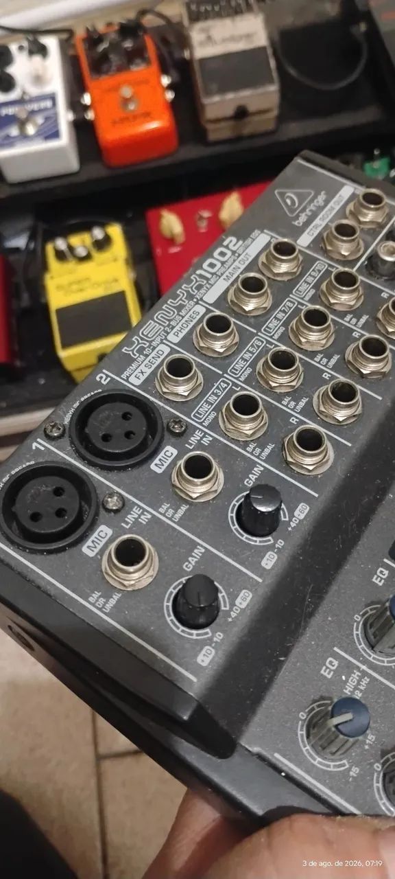 Mesa de som Behringer 8 canais 