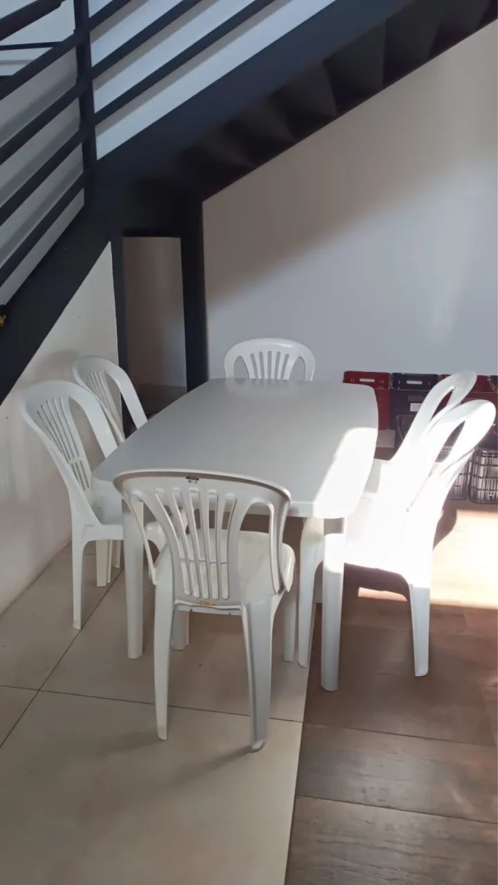 Mesa Plastica branca com 6 cadeiras  - Foto 2