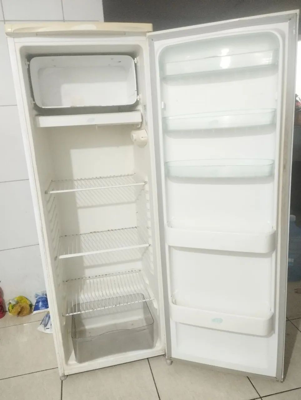 Geladeira Electrolux 360 litros funcionando perfeitamente (Guarapari) - Foto 4