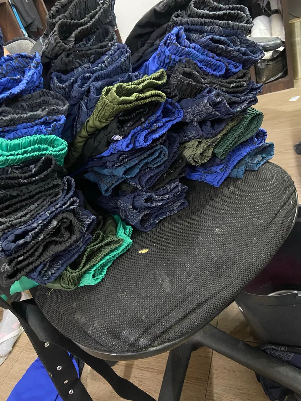 Vendo Lote de + 300 Peças Shorts Infantil Tamanho 1 e 2  - Foto 3