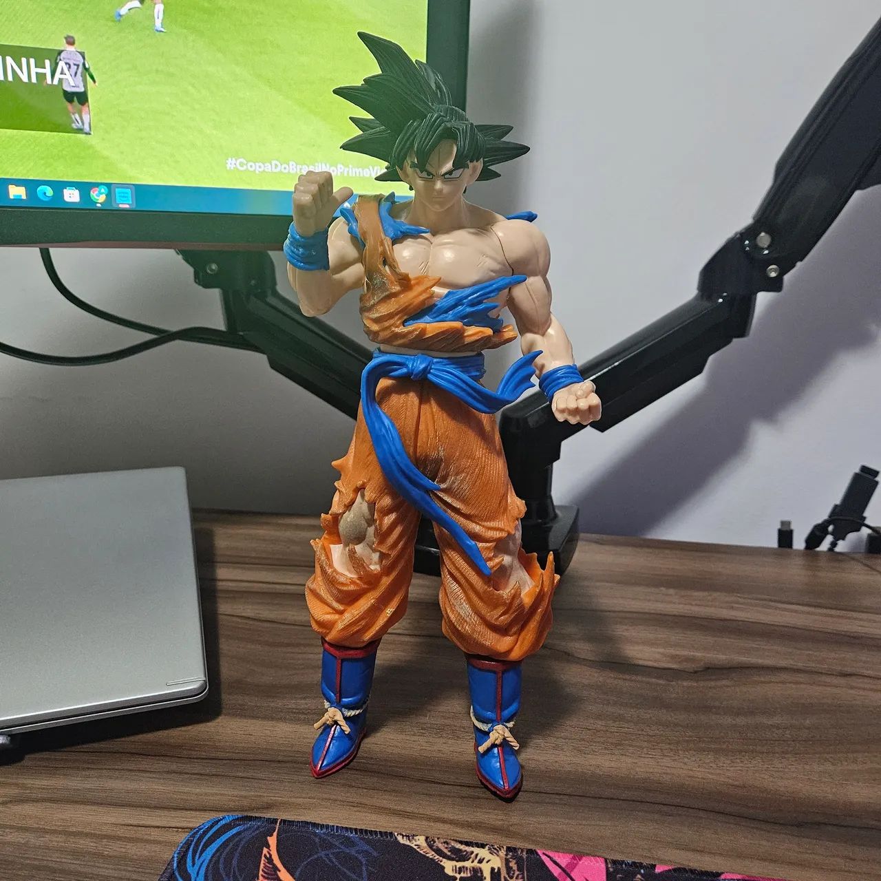 Action figure goku