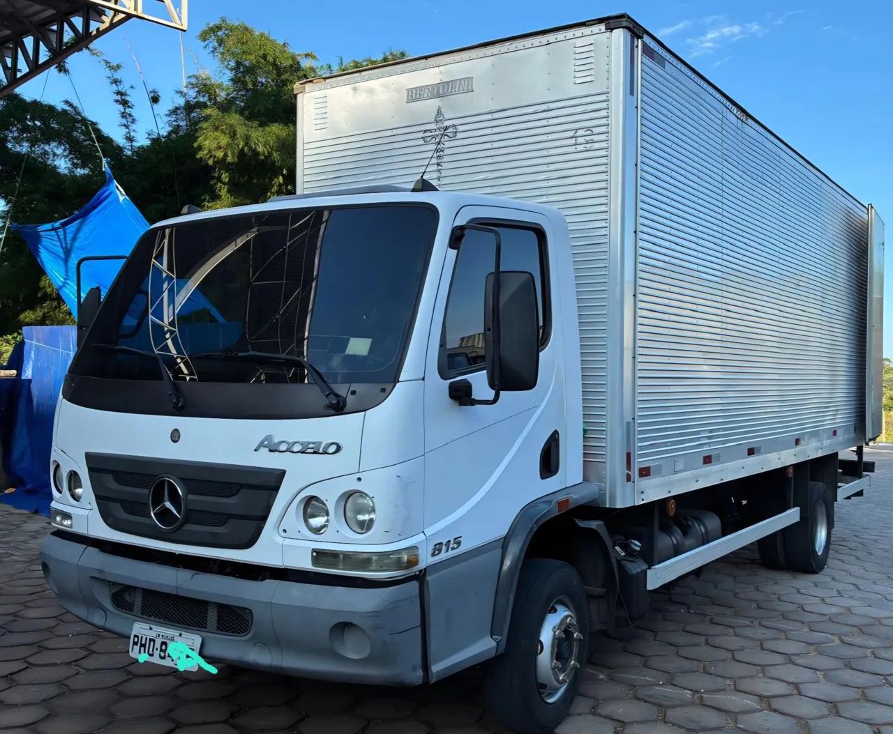 Caminhão Accelo 815