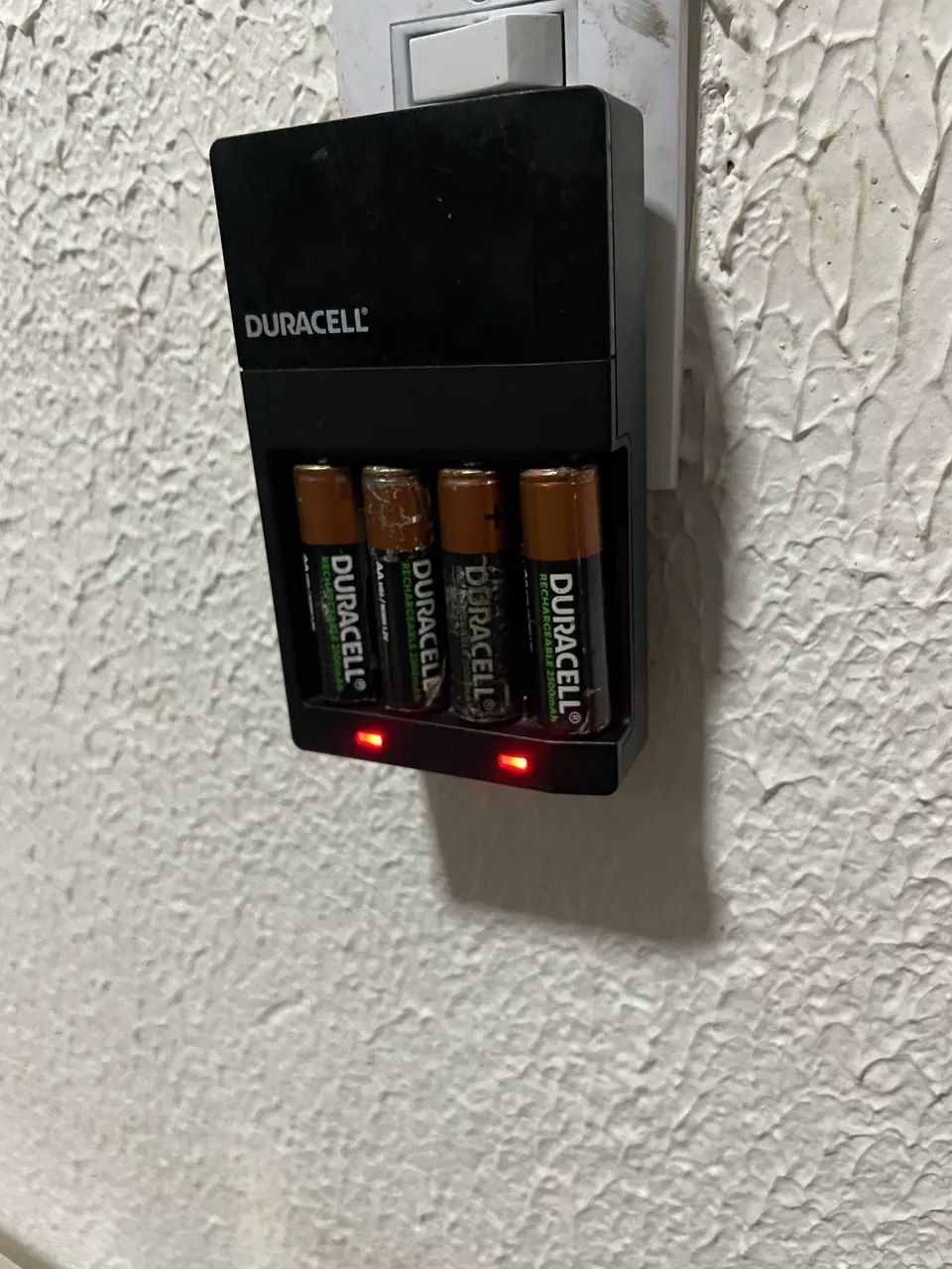 carregador de pilhas recarregáveis Duracell