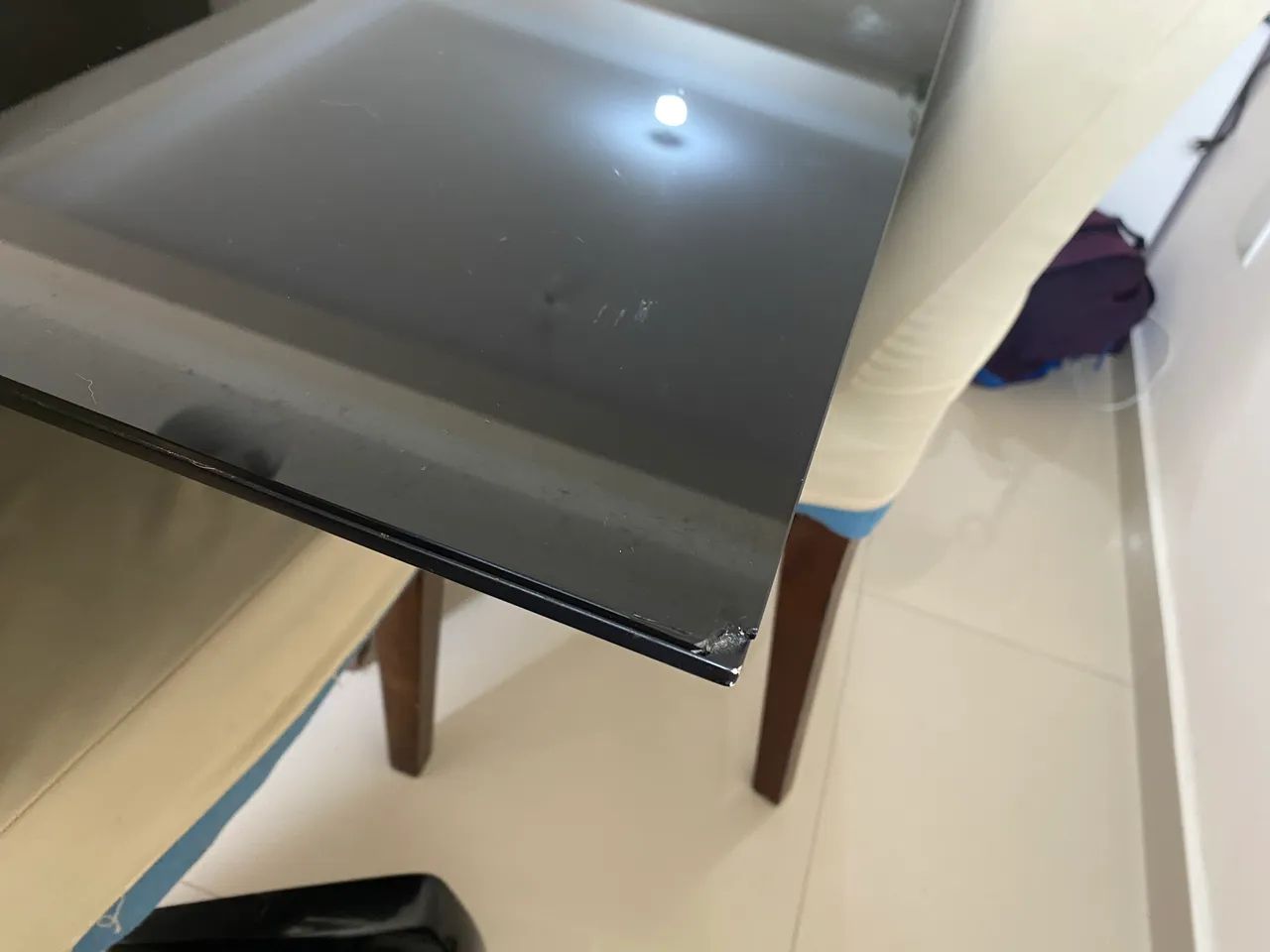 Mesa com tampo de vidro e 6 cadeiras  - Foto 4