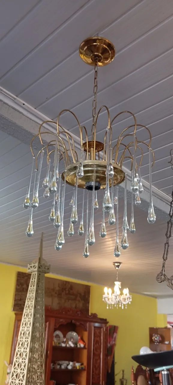 Lustre com gotas de vidro
