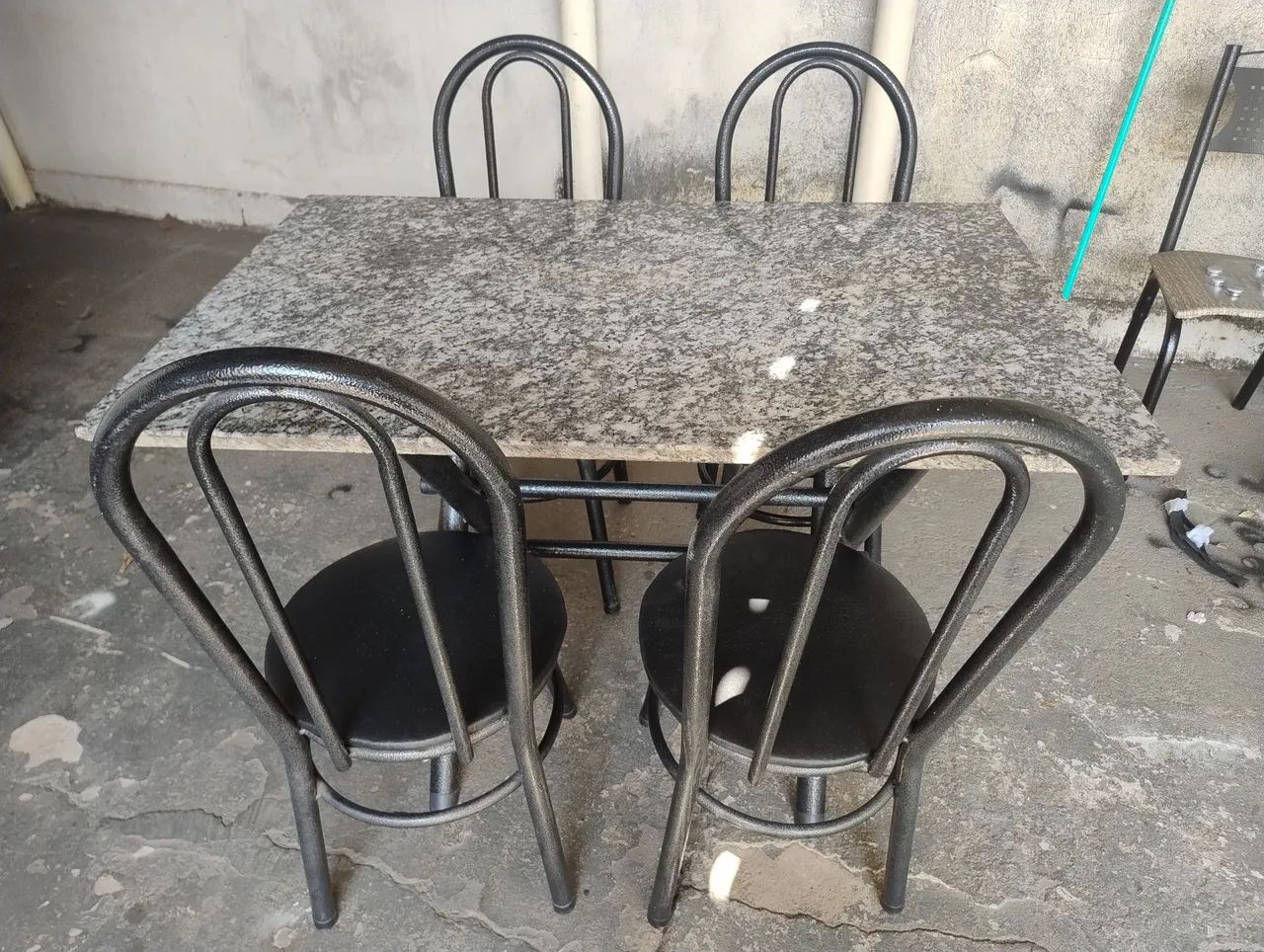 Mesa 1.20m com 4 cadeiras ( entrego dependendo da distância) - Foto 2