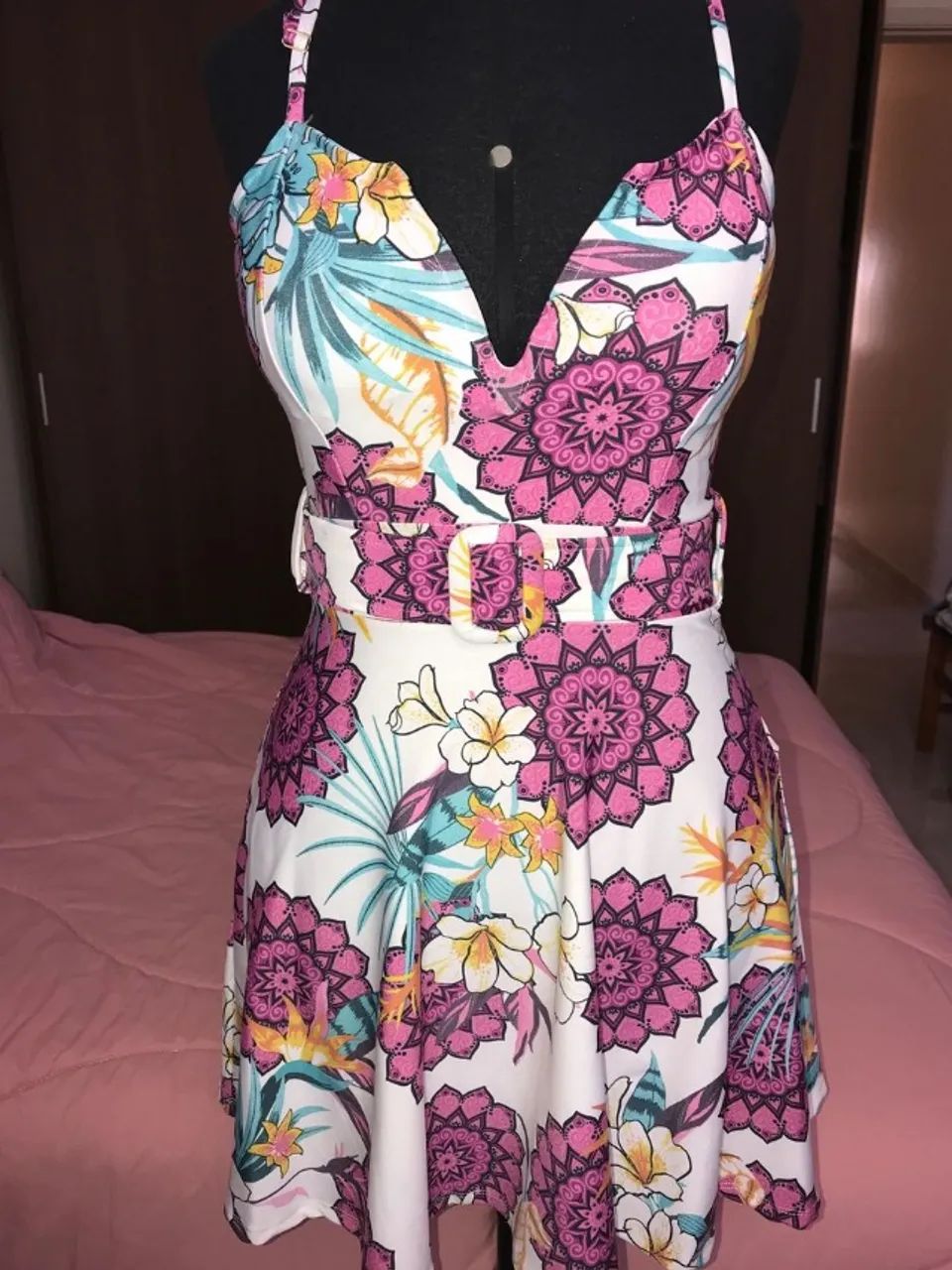 Vestido Curto Rodado com Bojo e Cinto Removível - Foto 4