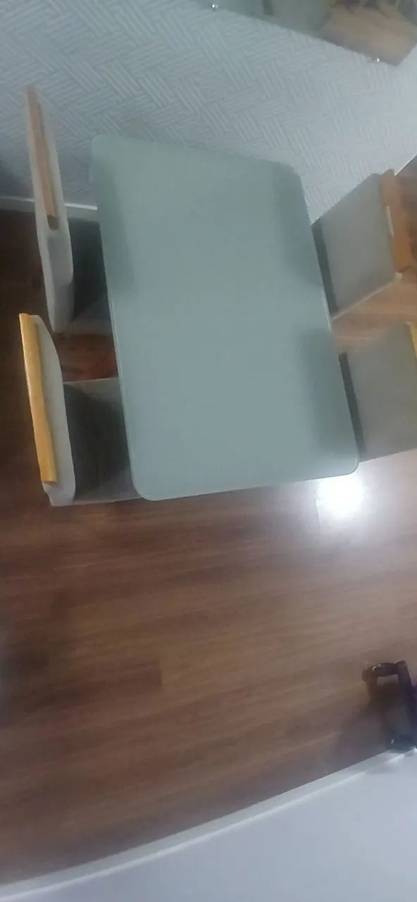 Mesa com 4 cadeiras estofadas  - Foto 3