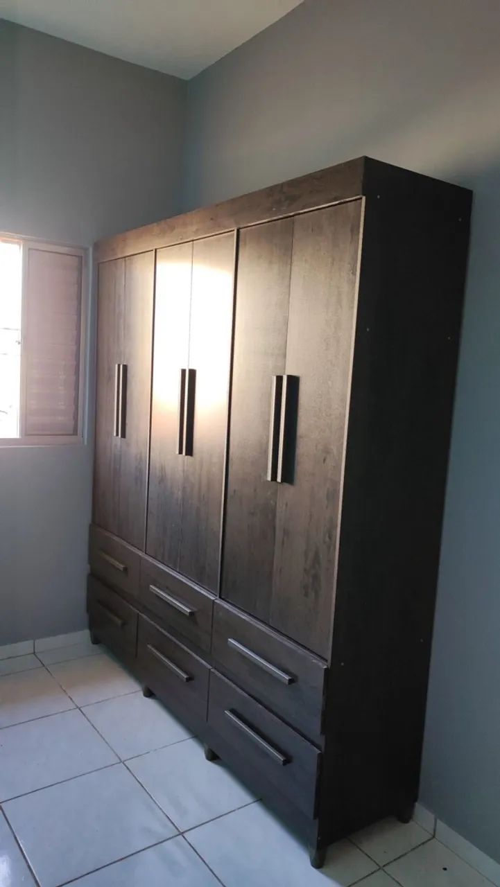 Guarda roupa ótimo estado, madeiras e gavetas impecáveis 