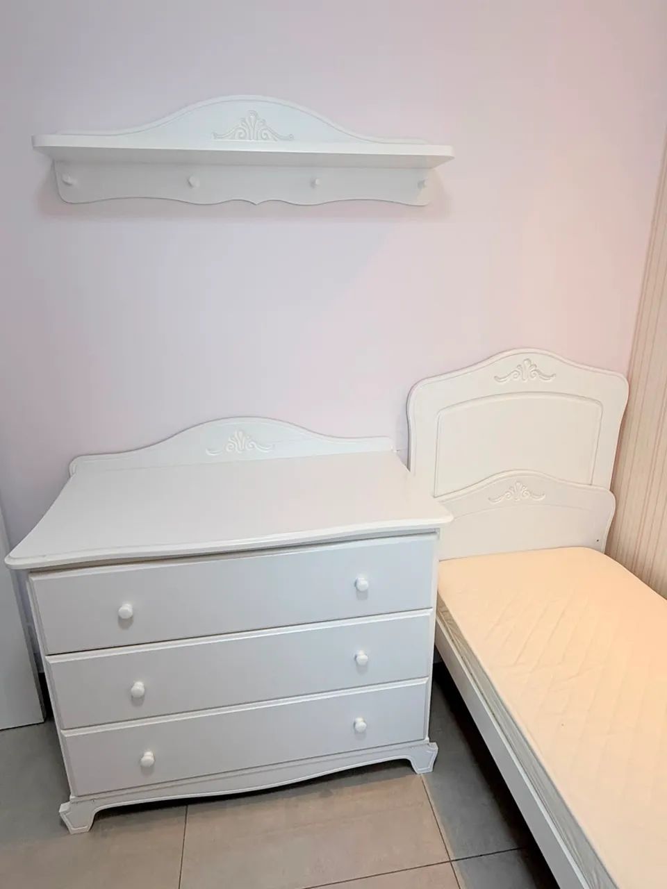 Quarto de Bebê Nantes (Berço + Cômoda + Prateleira) - Branco Laqueado - Foto 3