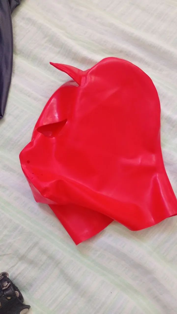 Máscara de látex vermelha - Foto 2