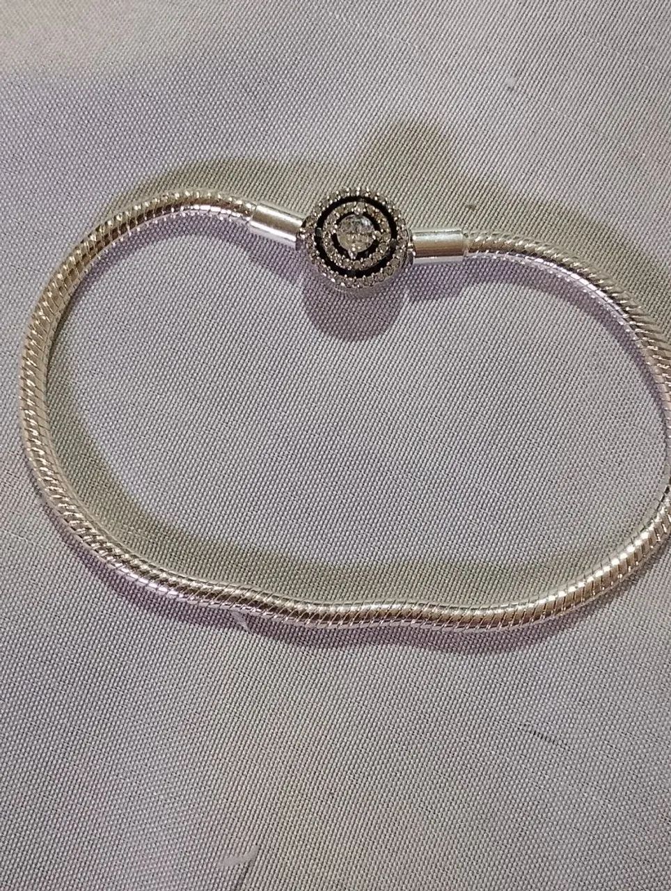 Linda Pulseira/Berloqueira em Prata 925 fecho cravejado de Zirconias 