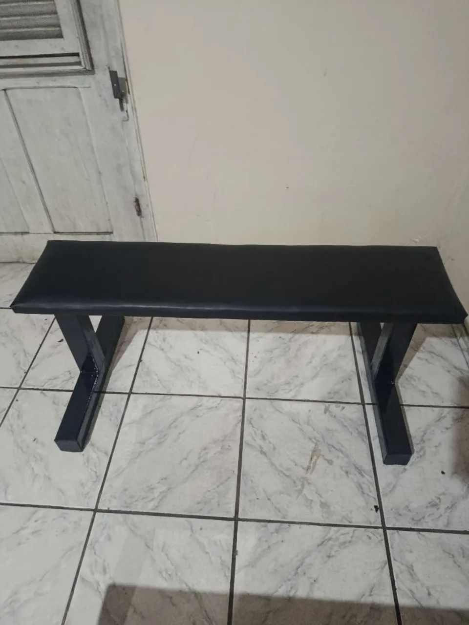 Banco reto funcional 