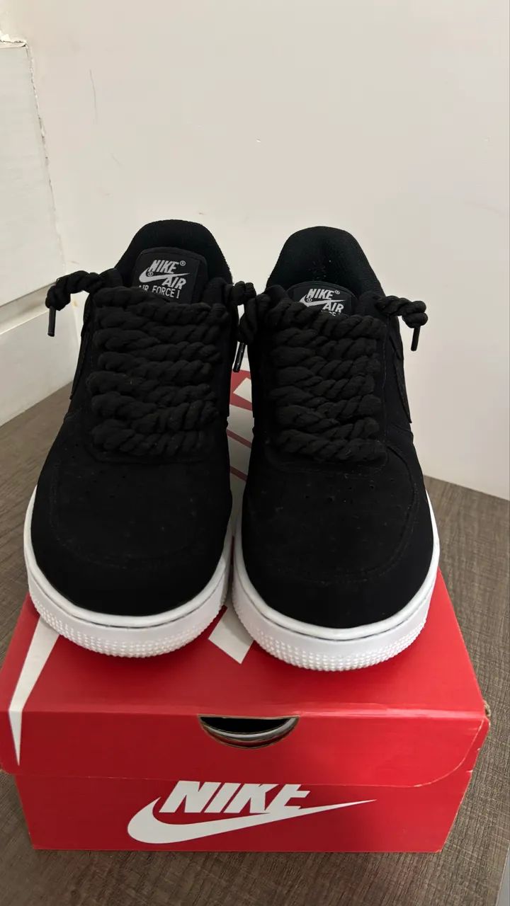 Nike Air Force 1 Preto com cadarço trançado  - Foto 2