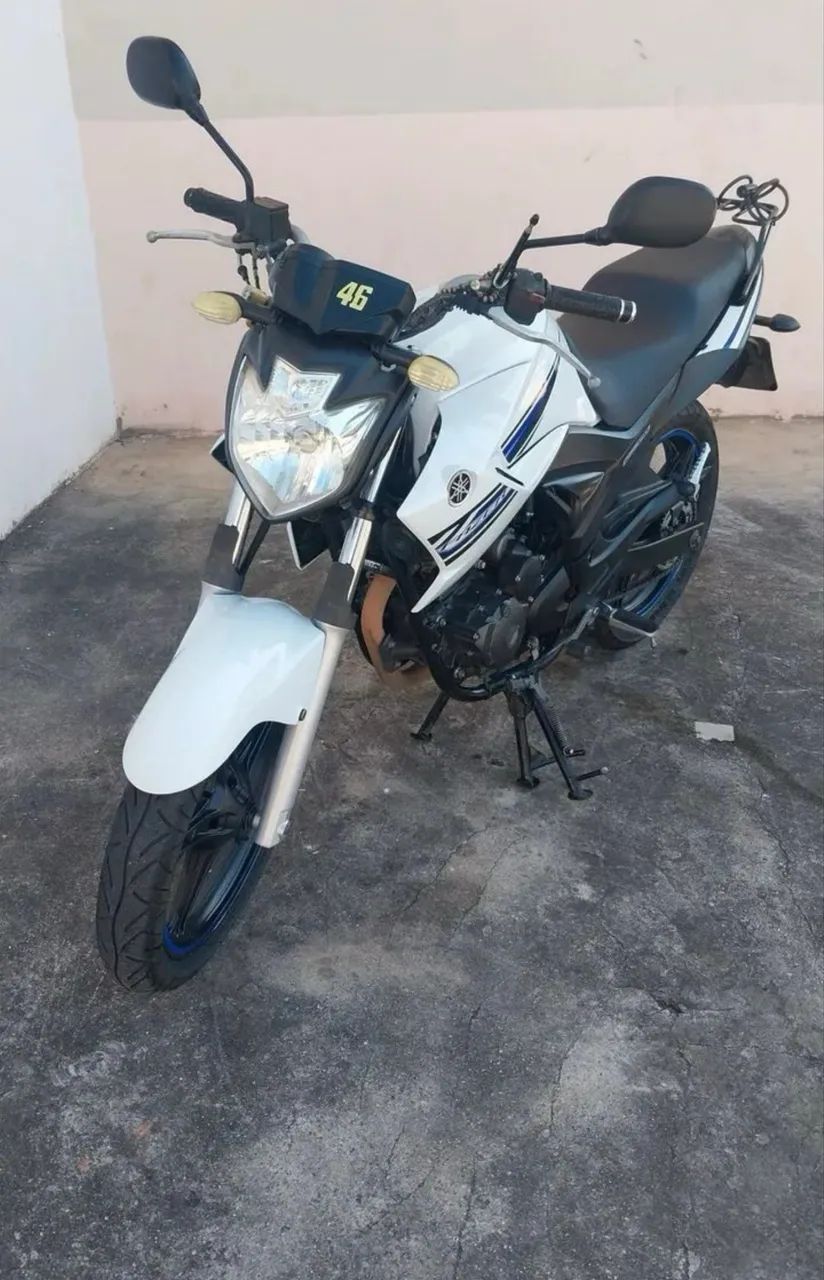 Vendo troco carro com  divida - Foto 2