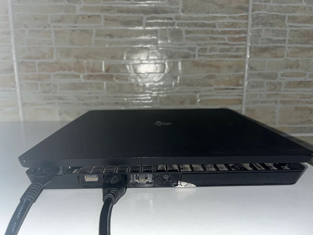 PS4 - 860 GB com 2 jogos (CD) e um controle com problema do L2. - Foto 4