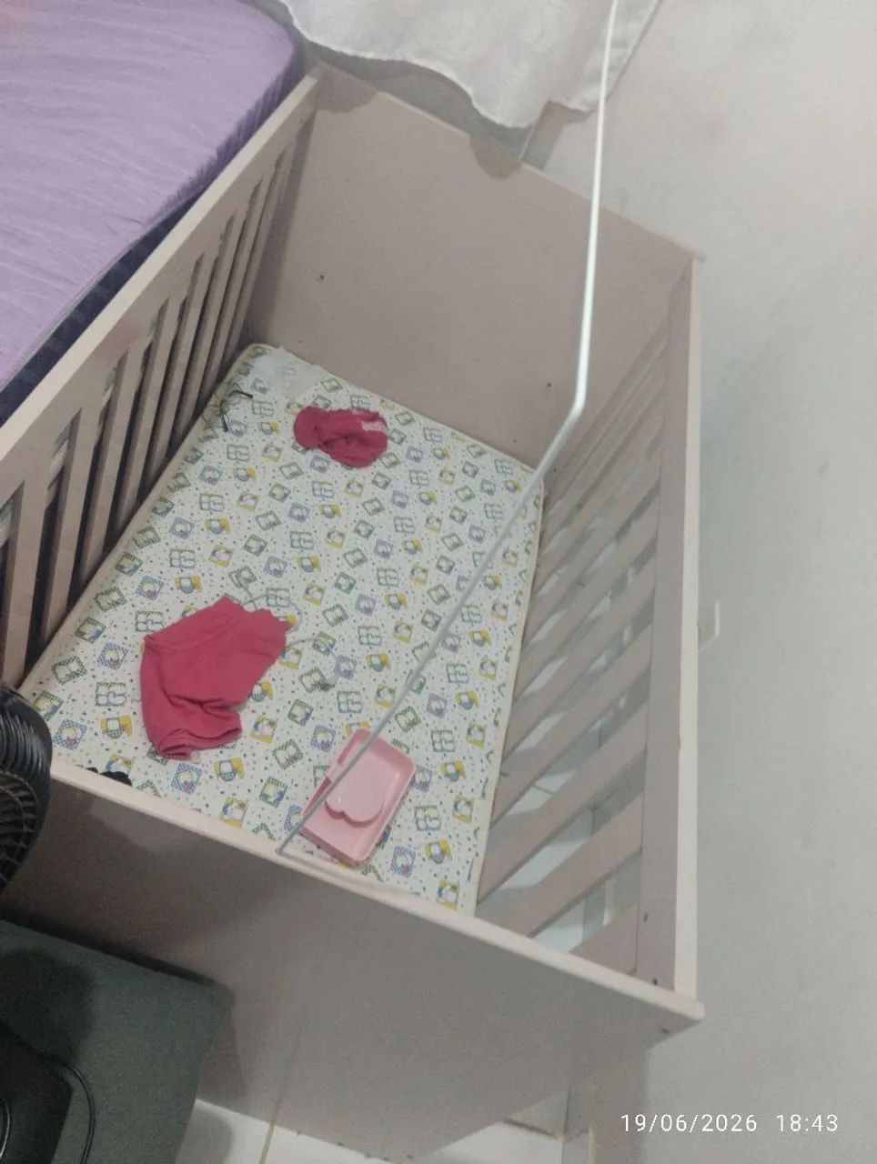 Vende-se berço 