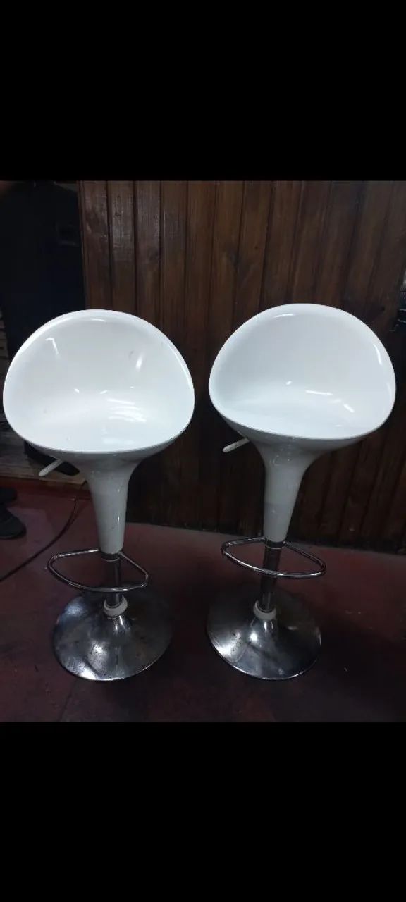 Vendo cadeiras brancas *