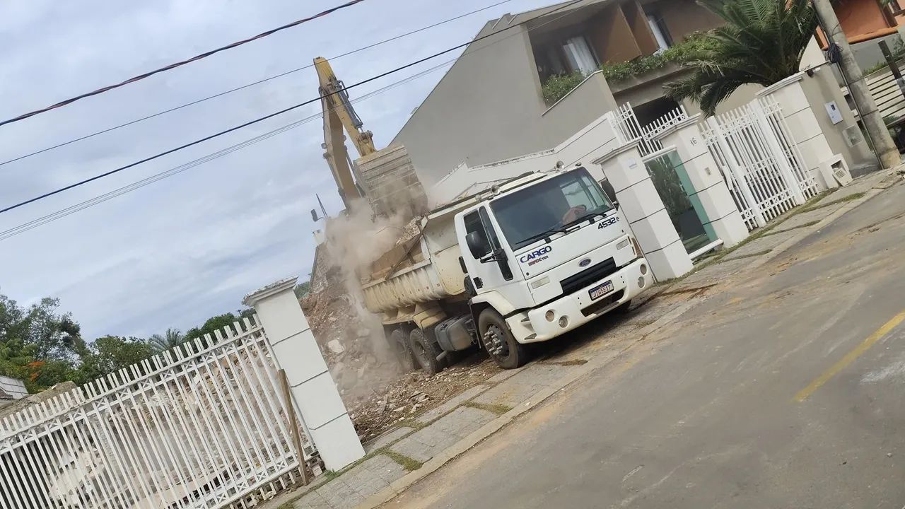 Aterro, areia, brita, cascalho, pó de brita, terraplanagem, demolição, limpeza de terreno  - Foto 4