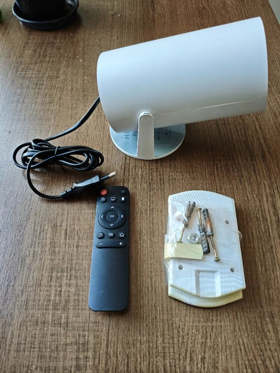 Projetor HY-300 com suporte de teto