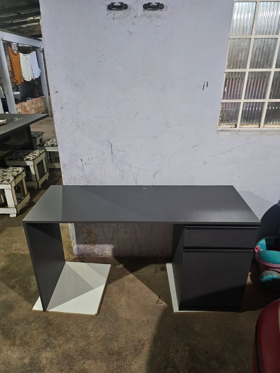 Vende-se mesa com gaveta e uma porta *96 - Foto 4